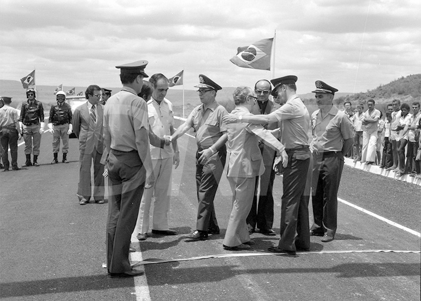 BR-407 Inauguração_ Picos-PI-Petrolina- Fot.Virgílio _ 08 Nov 1976_AP27651.jpg