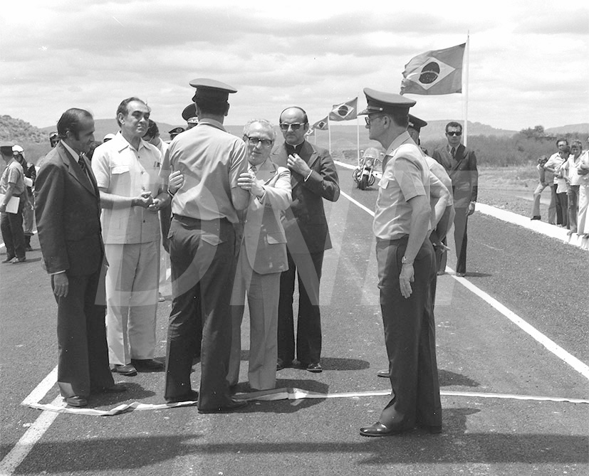 BR-407 Inauguração_ Picos-PI-Petrolina- Fot.Virgílio _ 08 Nov 1976_AP27659.jpg