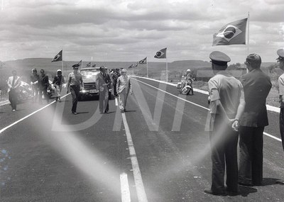 BR-407 Inauguração_ Picos-PI-Petrolina- Fot.Virgílio _ 08 Nov 1976_AP27660.jpg