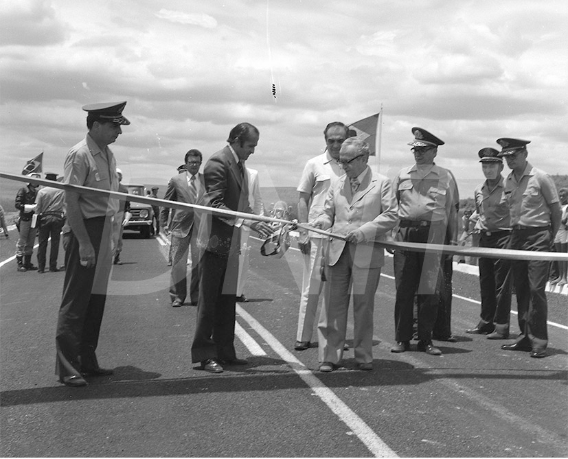 BR-407 Inauguração_ Picos-PI-Petrolina- Fot.Virgílio _ 08 Nov 1976_AP27662.jpg