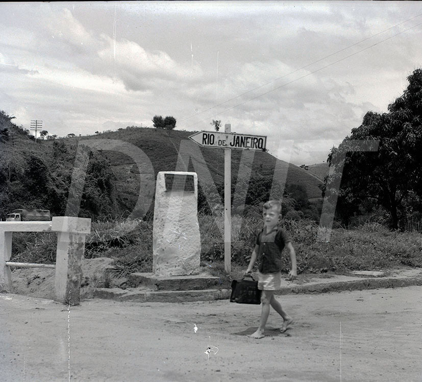 Campanha de Alfabetização na BR_4 - 116 _ Rio_Bahia _ 26 Out 1962 21150.jpg