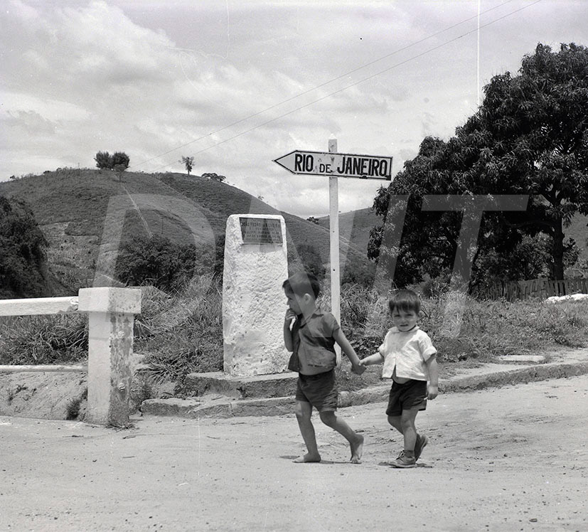 Campanha de Alfabetização na BR_4 - 116 _ Rio_Bahia _ 26 Out 1962 21151.jpg