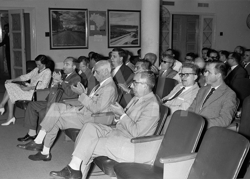 Conferência com Dr Lobo cordeiro Filho _ 09 Mai 1958 _ 0001.jpg