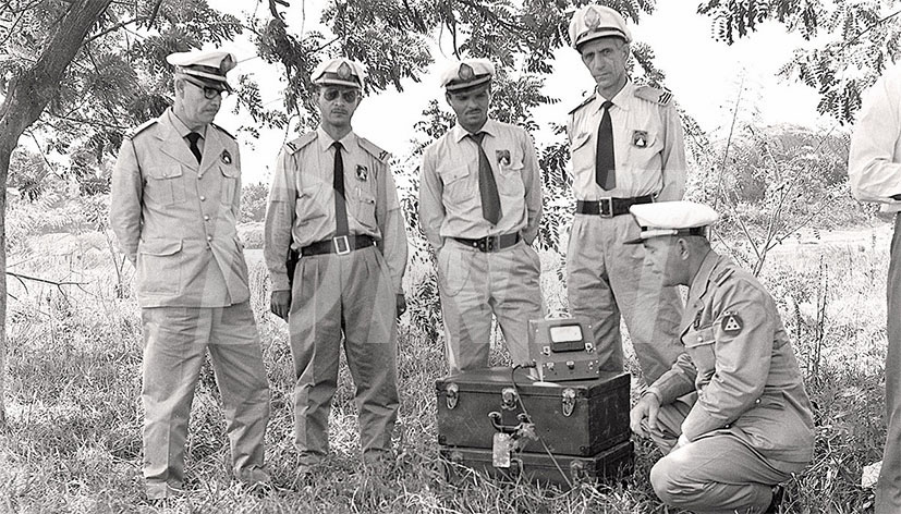 Controle de velocidade na Presidente Dutra_25 Maio _ 1962 _ 2741.jpg