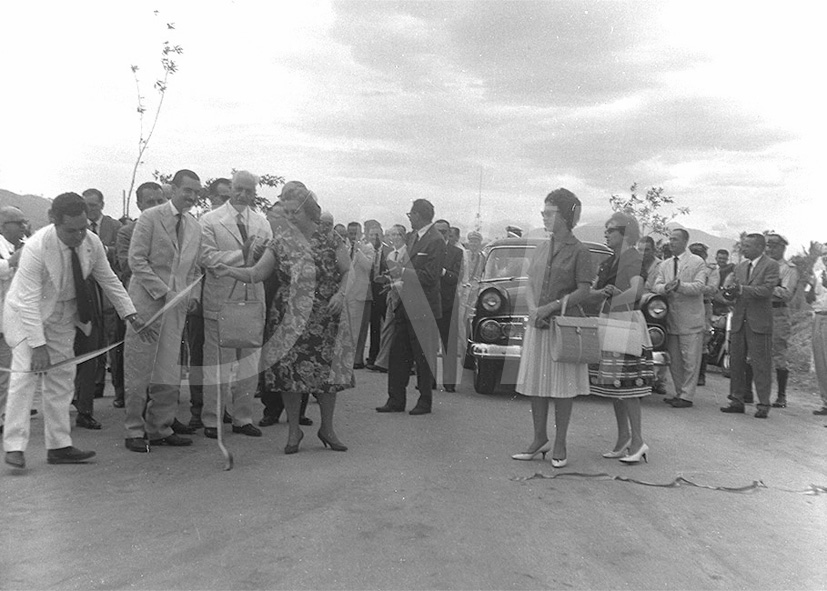 Dr Regis Bitencourtt na Inauguração da Vila Operária _ 29 Dez 1961 _ 18242.jpg