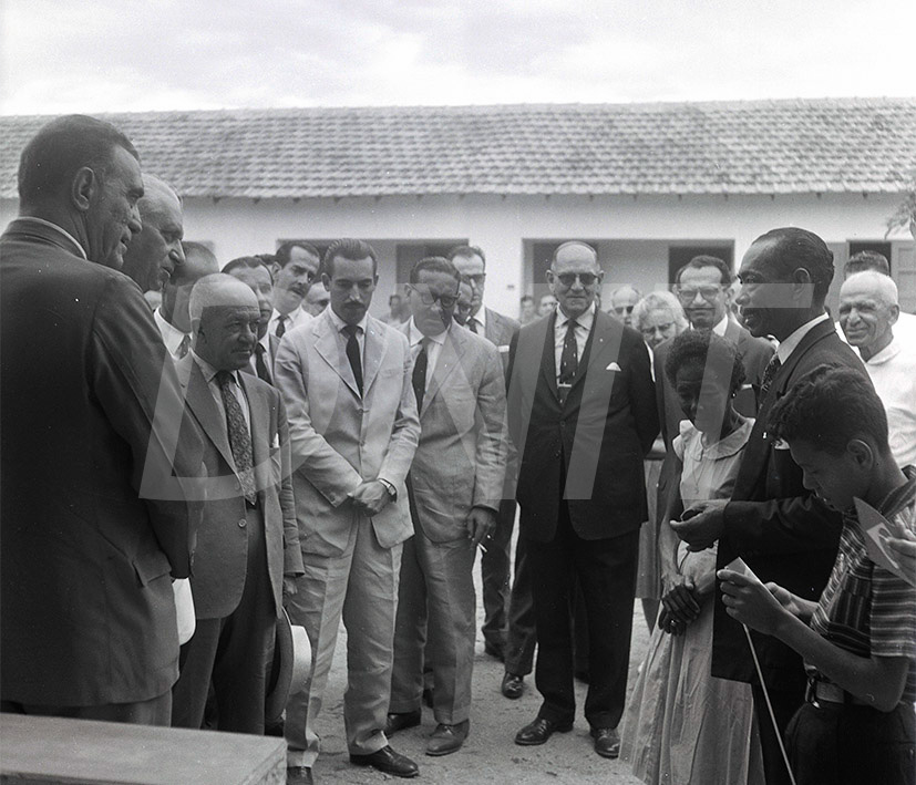 Dr Regis Bitencourtt na Inauguração da Vila Operária _ 29 Dez 1961 _ 18261.jpg