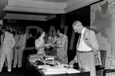 1º Aniversário de Administração do Eng Regis Bittencourt _ 16 Fev 1952_AP26411.jpg