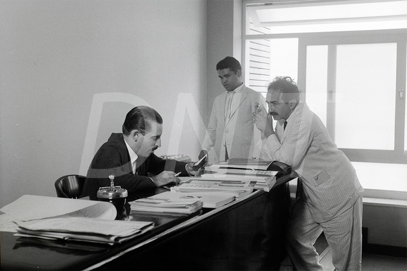 4º DRF Entrevista coletiva a Imprensa_çhegada do Min da Aviação para a Inauguração do trevo Natal Santa Cruz _  26 Fev 1962 _ 18811.jpg