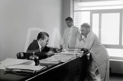 4º DRF Entrevista coletiva a Imprensa_çhegada do Min da Aviação para a Inauguração do trevo Natal Santa Cruz _  26 Fev 1962 _ 18811.jpg