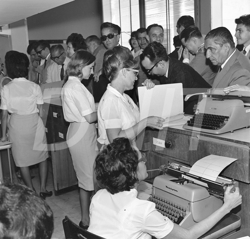 8º Reunião das Administrações Rodoviárias- Ceará - Entrega de Credenciais_Jul 1965 _ 30594.jpg