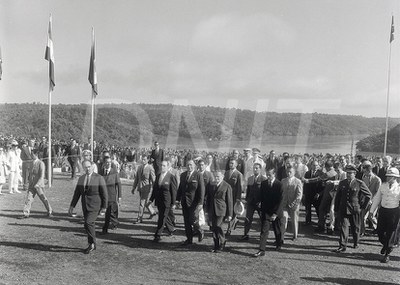 A Ponte Internacional da Amizade foi inaugurada por Castelo Branco, presidente do Brasil e Alfredo Stroessner do Paraguai_  27 de março de 1965Ponte da Amizade Foz do Iguaçu _ 29549.jpg