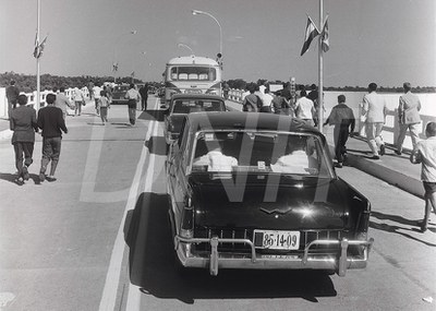 A Ponte Internacional da Amizade foi inaugurada por Castelo Branco, presidente do Brasil e Alfredo Stroessner do Paraguai_  27 de março de 1965Ponte da Amizade Foz do Iguaçu _ 29571.jpg