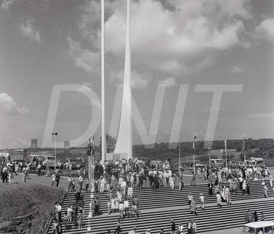 A Ponte Internacional da Amizade foi inaugurada por Castelo Branco, presidente do Brasil e Alfredo Stroessner do Paraguai_  27 de março de 1965Ponte da Amizade Foz do Iguaçu _ 29582.jpg