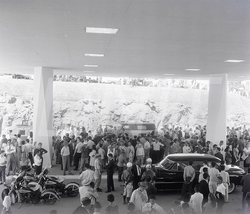 A Ponte Internacional da Amizade foi inaugurada por Castelo Branco, presidente do Brasil e Alfredo Stroessner do Paraguai_  27 de março de 1965Ponte da Amizade Foz do Iguaçu _ 29583.jpg