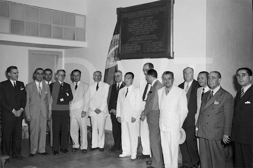 Inauguração da placa comemorativa no monumento rodoviário BR 2 - 116_ Rio-São Paulo _ 24  Nov 1948_AP26395.jpg