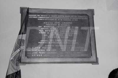 Inauguração da placa comemorativa no monumento rodoviário BR 2 - 116_ Rio-São Paulo _ 24  Nov 1948_AP26398.jpg