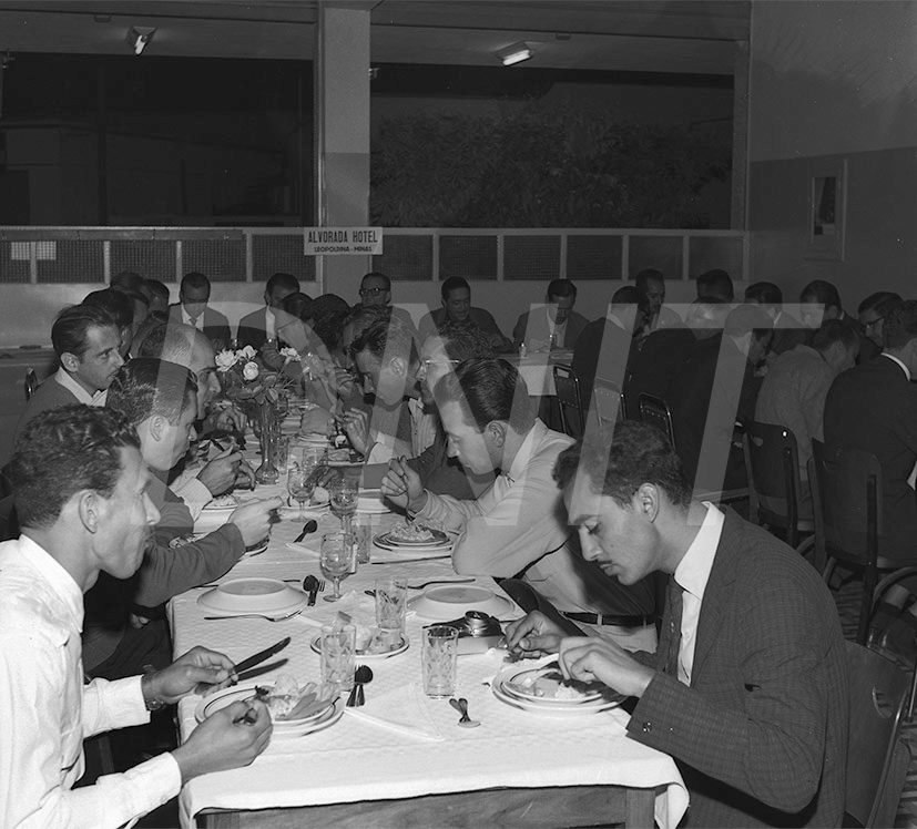 Jantar no Hotel Alvorada em Leopoldina _ 25 Ago 1962_AP27191.jpg