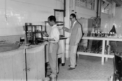 Laboratório Central _ Funcionários _ 05 Ago 1958_ 192.jpg