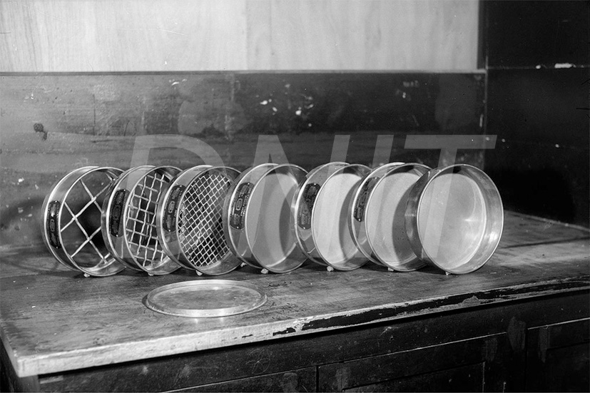 Laboratório Central _Instrumentos_ Dr Homero _ 19 Mar 1956 _ 119.jpg