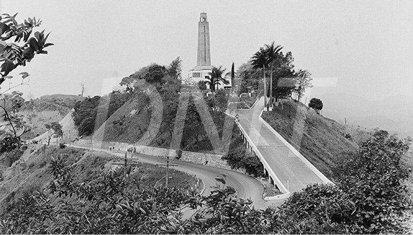 Monumento rodoviário no Rio de Janeiro _ 2594.jpg