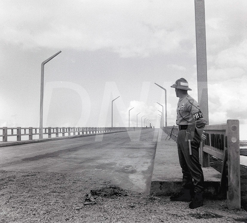 nauguração da ponte sobre o Rio São Gon... _ Fot Napoleão _07 Jul 1962_AP26643.jpg