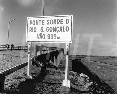 nauguração da ponte sobre o Rio São Gon... _ Fot Napoleão _07 Jul 1962_AP26656.jpg