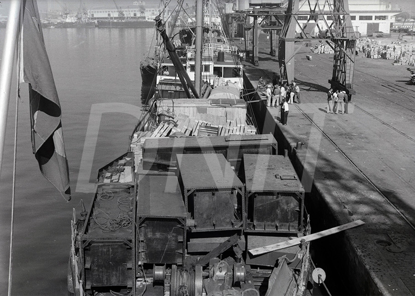 Navio Rio Negro_Embarque de material para o Acre _ 04 Jun 1960_AP26058.jpg