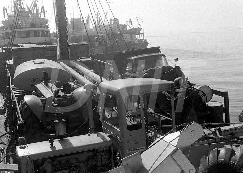 Navio Rio Negro_Embarque de material para o Acre _ 04 Jun 1960_AP26059.jpg