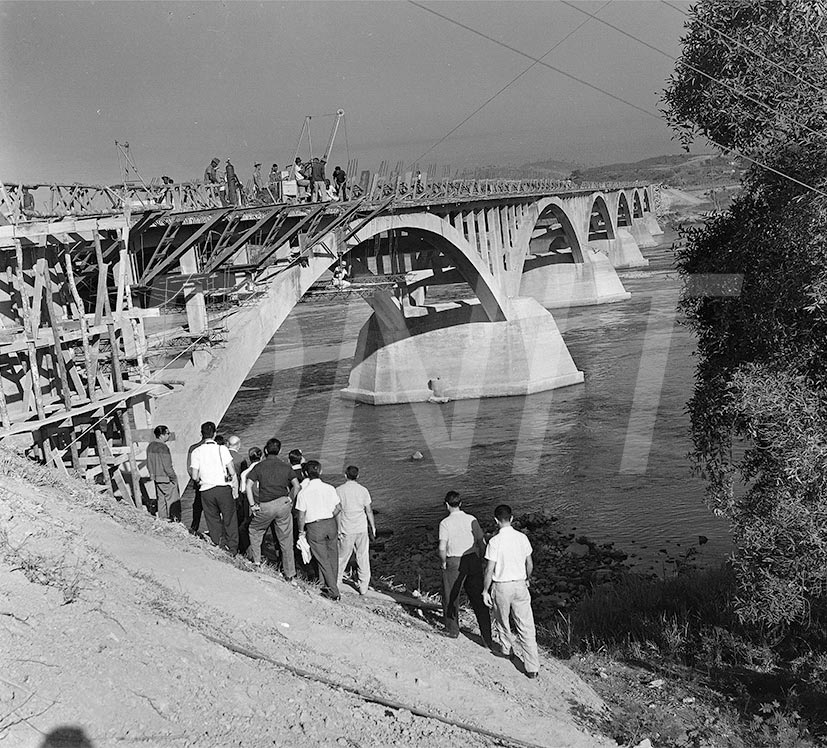 Ponte sobre o Rio Doce em Gov Valadares _ 26 Ago 1962Ponte sobre o Rio Doce em Gov Valadares _ 26 Ago 1962_AP27216.jpg