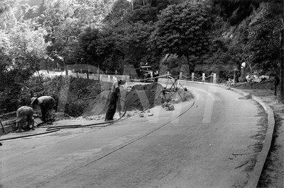 BR_040_Rio_Petrópolis-Estragos feitos pelas Águas _ Fev 1947 _ 3600.jpg