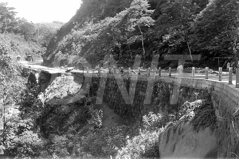 BR_040_Rio_Petrópolis-Estragos feitos pelas Águas _ Fev 1947 _ 3607.jpg