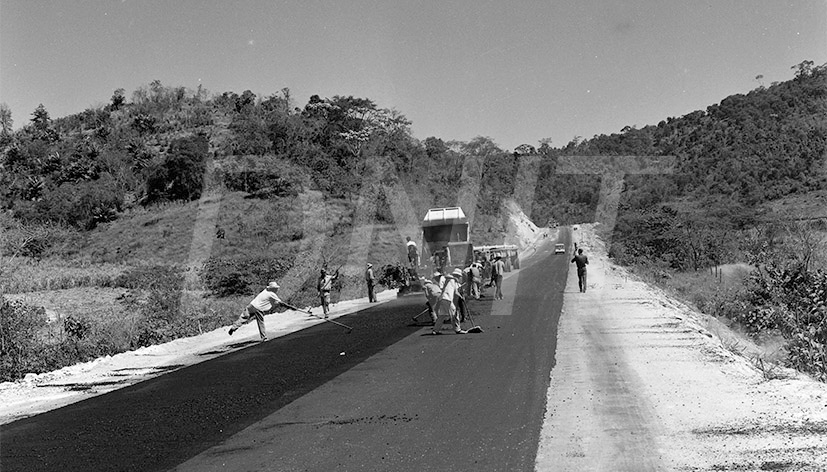 BR_116_Vitoria da Conquista-Jequiê _ 28 Ago 1962_AP27075.jpg