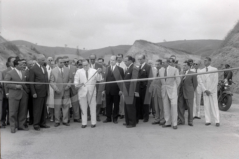 BR_393_Inauguração em Volta Redonda-CTE Amaral Peixoto _ 03 Out 1952_ 8890.jpg