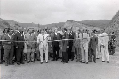 BR_393_Inauguração em Volta Redonda-CTE Amaral Peixoto _ 03 Out 1952_ 8890.jpg