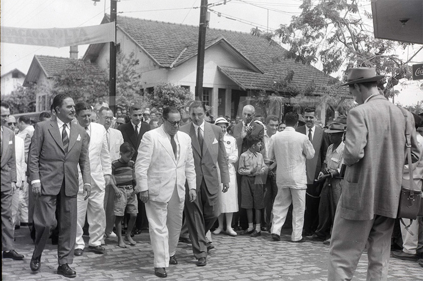 BR_393_Inauguração em Volta Redonda-CTE Amaral Peixoto _ 03 Out 1952_ 8891.jpg