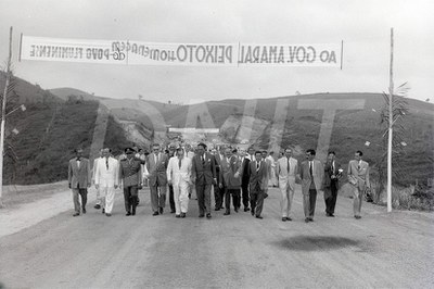 BR_393_Inauguração em Volta Redonda-CTE Amaral Peixoto _ 03 Out 1952_ 8892.jpg