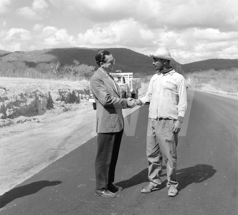 BR_451_Gov Valadares-MG-Vitória da Conquista-BA _ 27 Ago 1962_AP27093.jpg