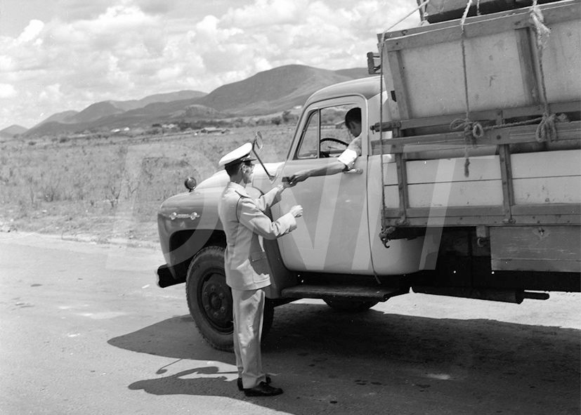 BR_451_Gov Valadares-MG-Vitória da Conquista-BA _ 27 Ago 1962_AP27094.jpg