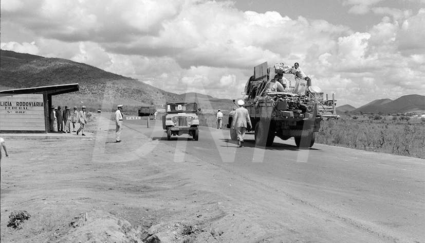 BR_451_Gov Valadares-MG-Vitória da Conquista-BA _ 27 Ago 1962_AP27099.jpg