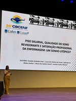 Pesquisa sobre piso salarial e qualidade do sono na Enfermagem leva 1º lugar em congresso