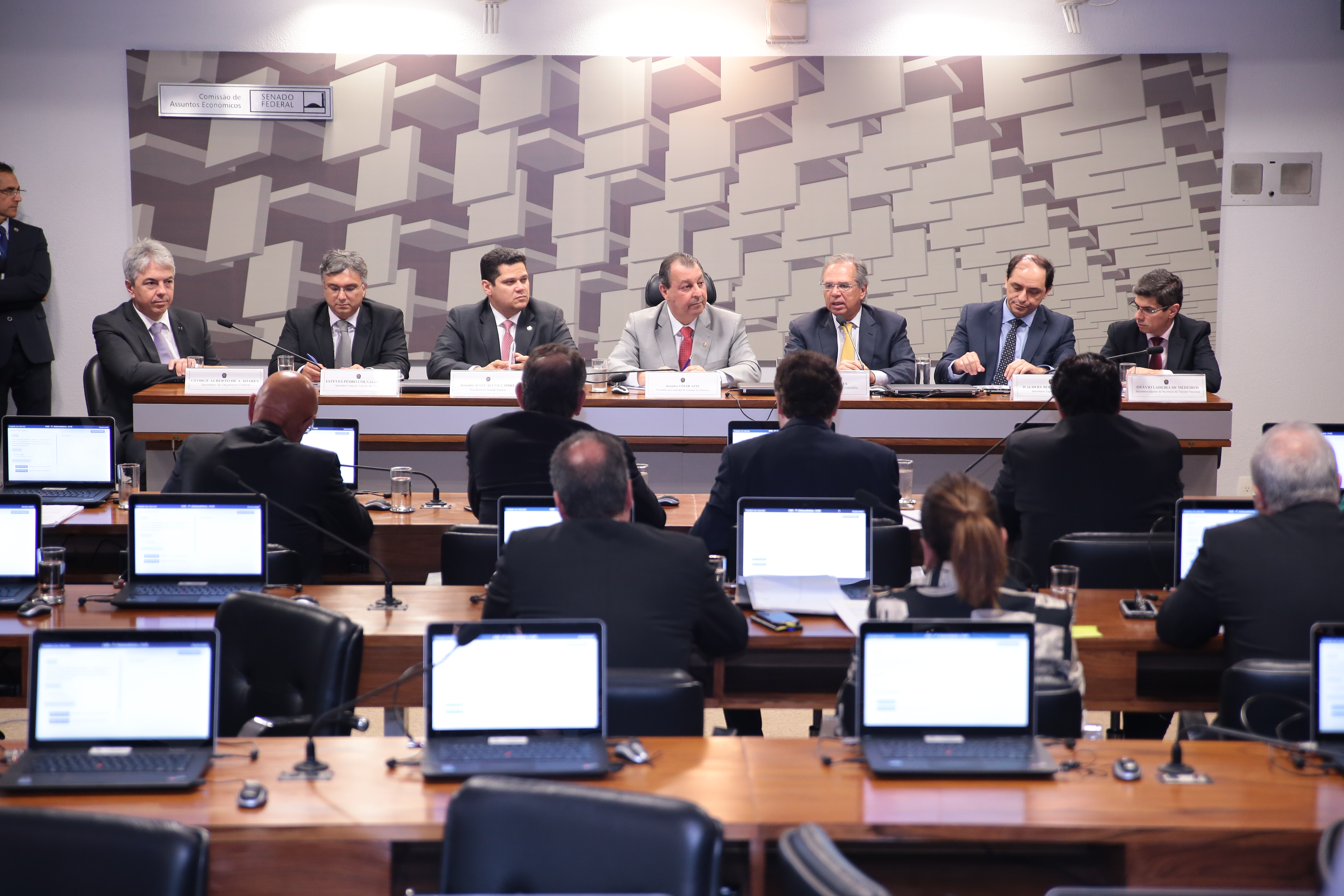 Na Comissão de Assuntos Econômicos, Paulo Guedes debate medidas de ajustes propostas pelo governo Foto: Hoana Gonçalves/Economia