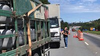 Canpat: fiscalização aborda 50 caminhoneiros no Paraná