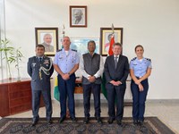 Comandante da ESD realiza visita institucional à embaixada da Índia