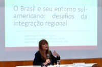 Embaixadora ministra palestra no Curso de Geopolítica e Defesa