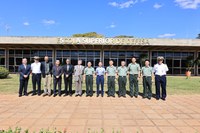 Escola Superior de Defesa recebe visita de comitiva chinesa