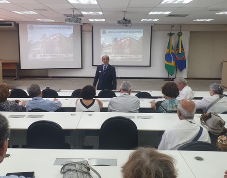 Almirante Lourenço profere palestra sobre a ESG