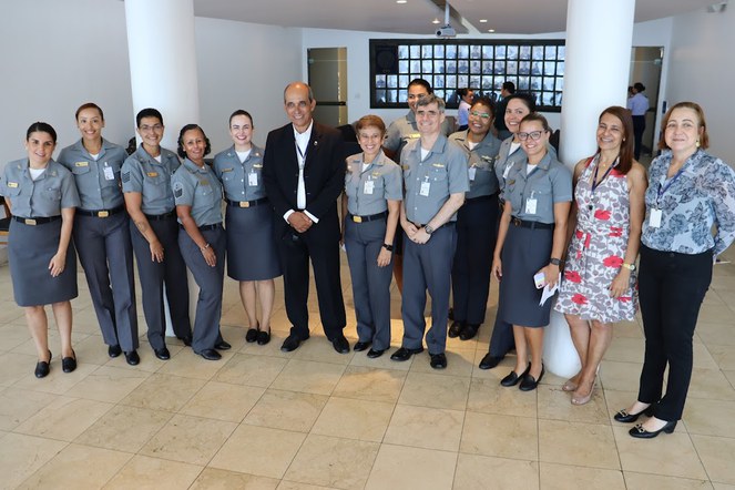 Efetivo feminino da MB