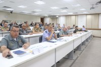 Oficiais-generais do Estado-Maior Conjunto das Forças Armadas assistem apresentação de trabalhos de estagiários da ESG