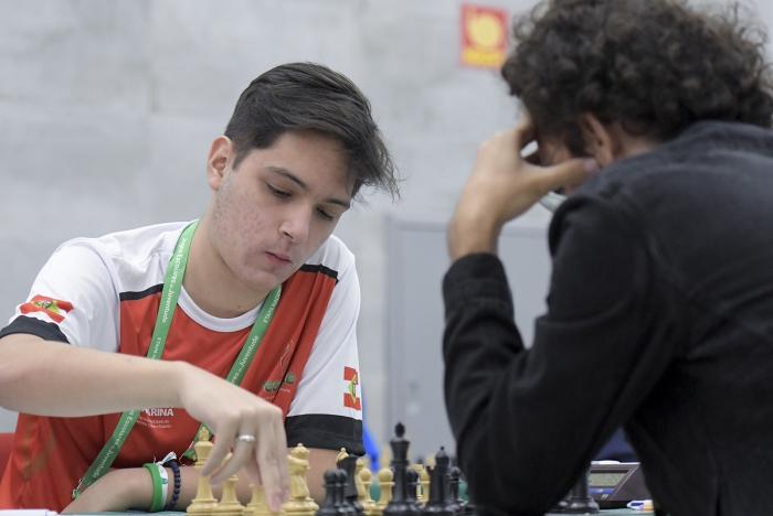 Xadrez: jovem de 18 anos assume a liderança do ranking FIDE