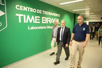 Secretário Marco Aurélio Vieira visita o COB e conhece o Laboratório Olímpico